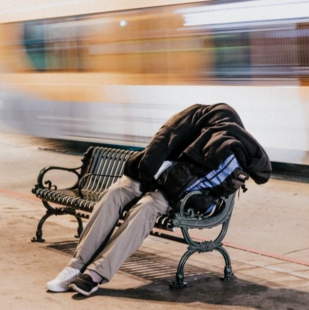 Les travailleurs précaires sont généralement des hommes, âgés en moyenne de 46 ans