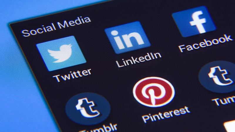 Twitter réseaux sociaux Fake News
